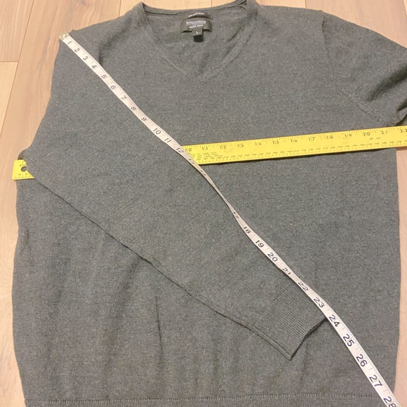 100% Merino Wool Grey Sweater - Picture 2 of 3